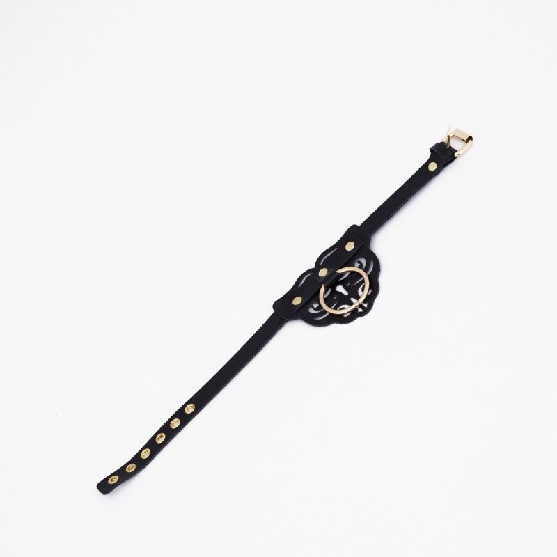 Чокер с клепками и золотой фурнитурой